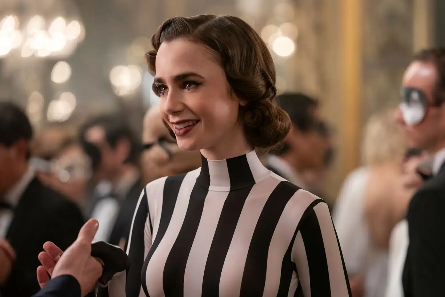 “Emily in Paris”: por que a série é amada e criticada